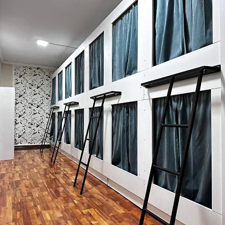 Nomadstan Capsule Hostel Каракол Экстерьер фото