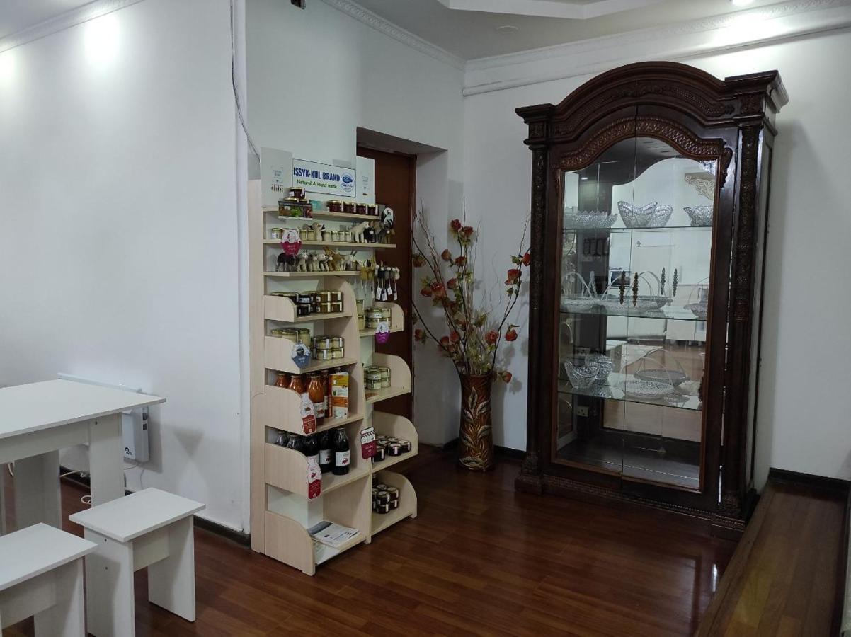 Nomadstan Capsule Hostel Каракол Экстерьер фото