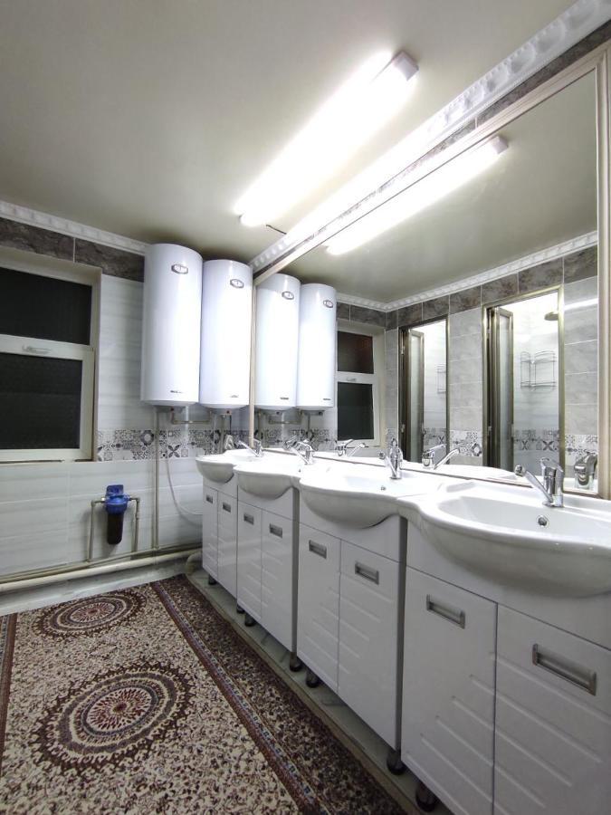 Nomadstan Capsule Hostel Каракол Экстерьер фото