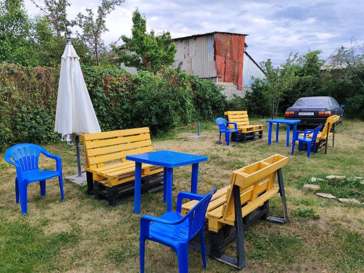Nomadstan Capsule Hostel Каракол Экстерьер фото
