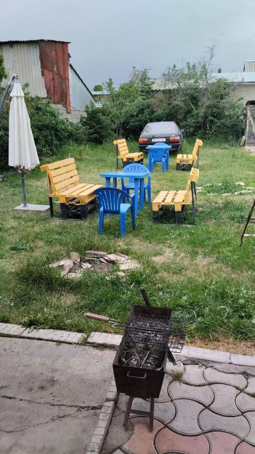 Nomadstan Capsule Hostel Каракол Экстерьер фото