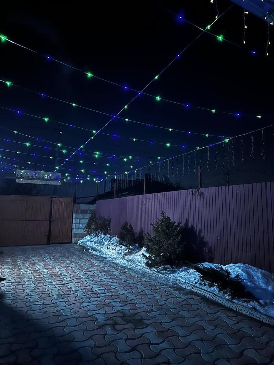 Nomadstan Capsule Hostel Каракол Экстерьер фото