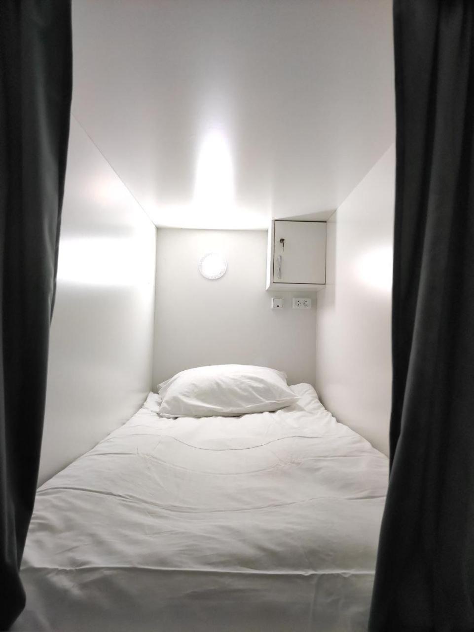 Nomadstan Capsule Hostel Каракол Экстерьер фото