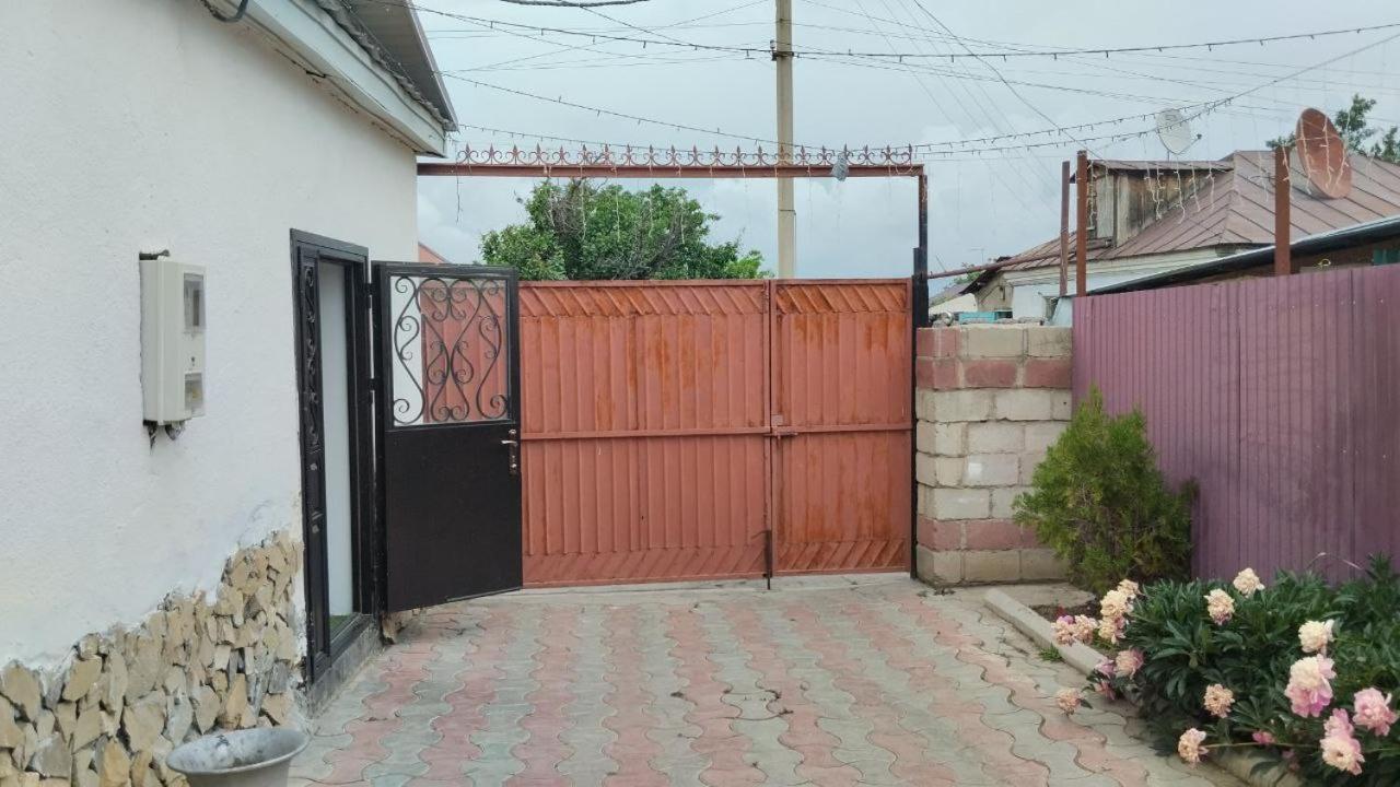 Nomadstan Capsule Hostel Каракол Экстерьер фото