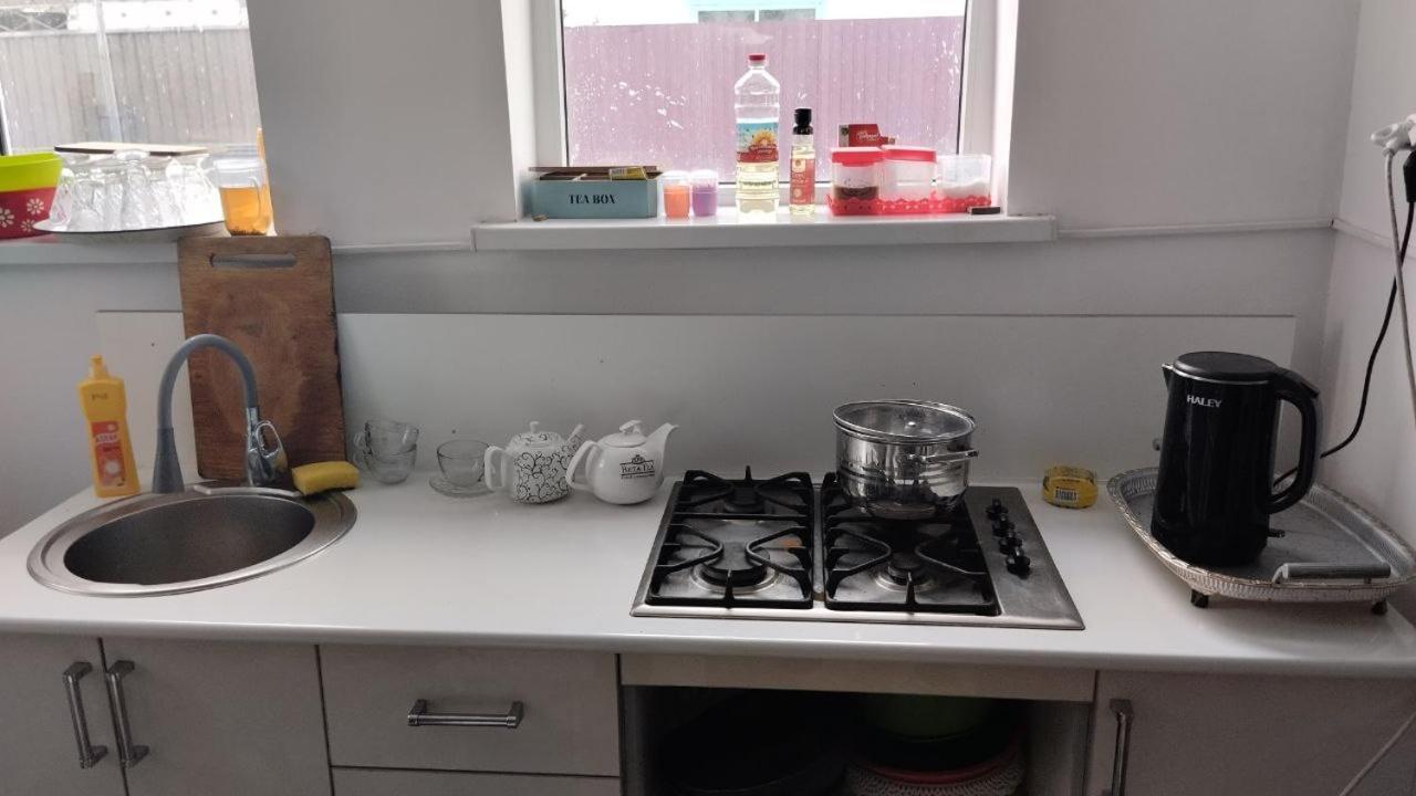 Nomadstan Capsule Hostel Каракол Экстерьер фото