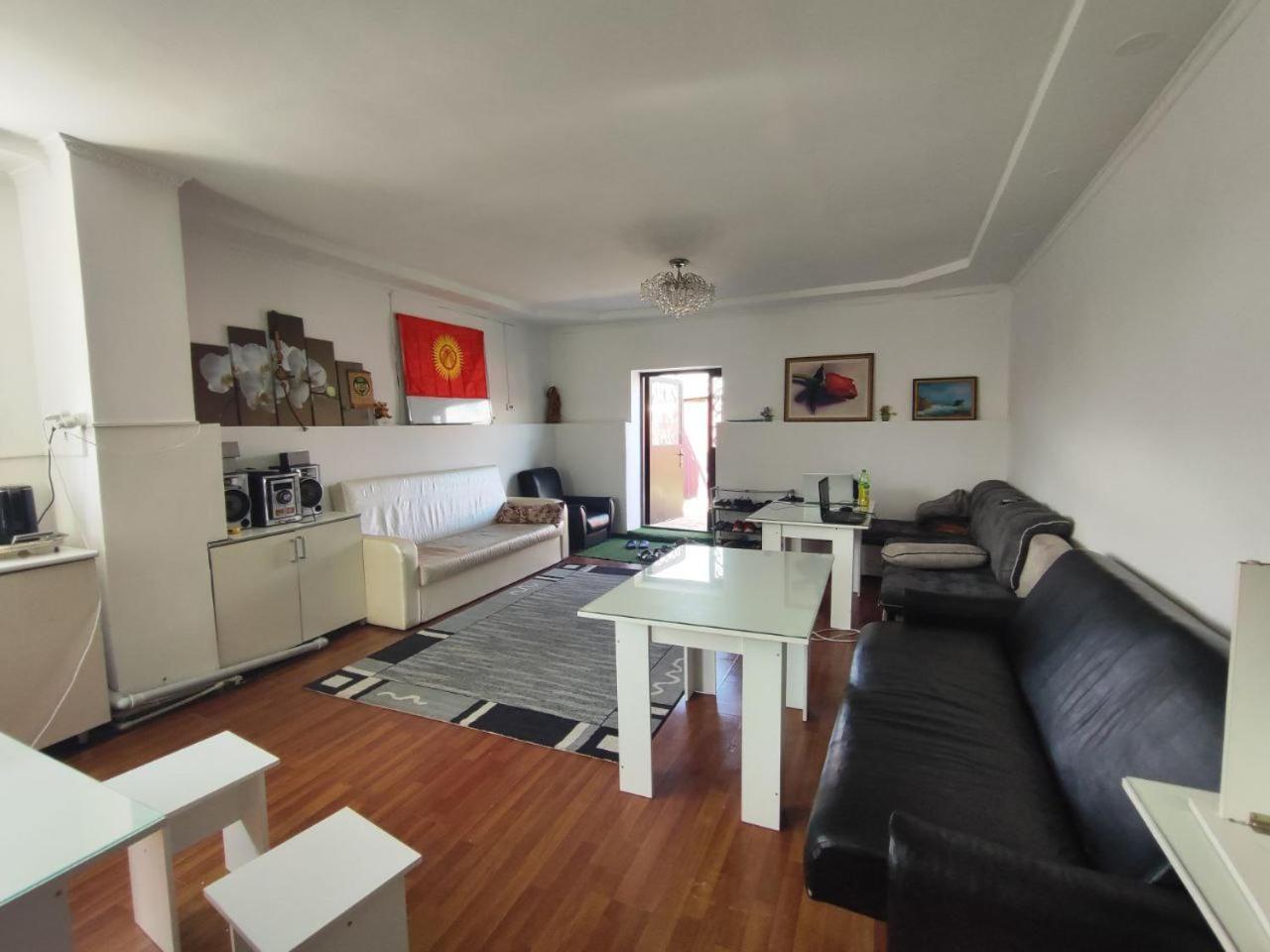 Nomadstan Capsule Hostel Каракол Экстерьер фото